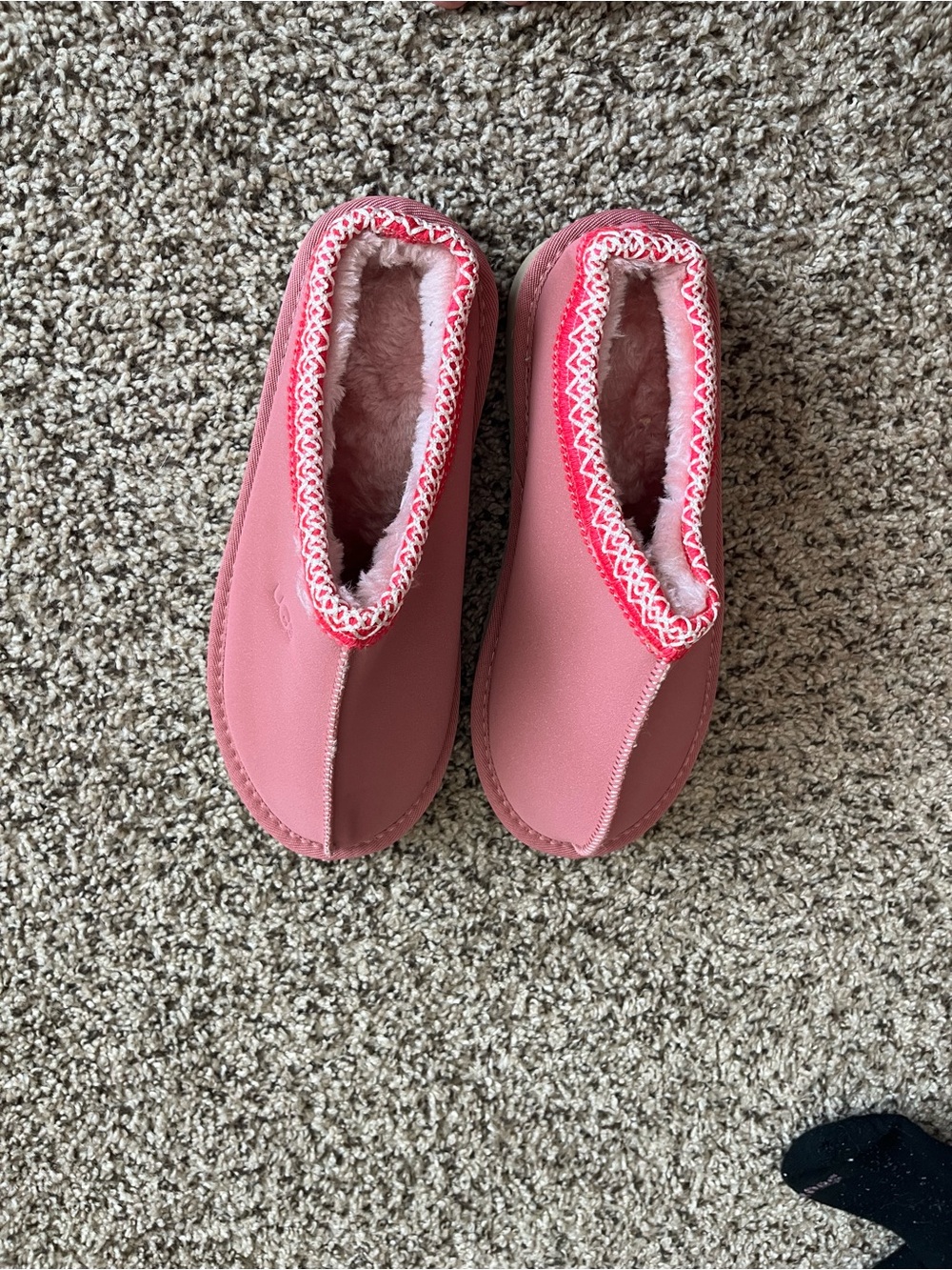 Pink Cozy Fleece-Lined Slippers never worn